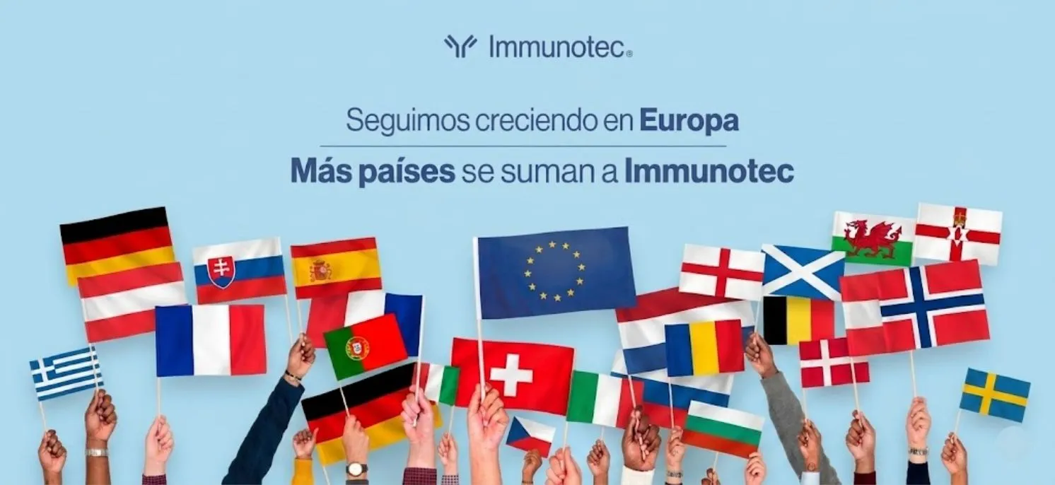 Manos levantando banderas de diferentes países europeos, imagen utilizada como recurso visual de presencia en Europa