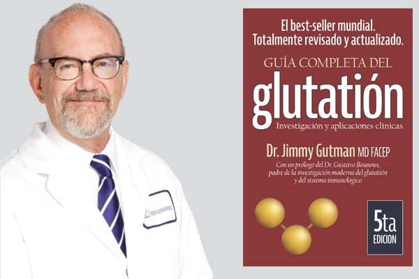 Dr. Jimmy Gutman junto a su libro sobre glutatión, recopilando investigación y estudios clínicos