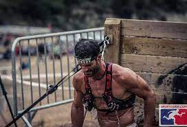 Deportista Francho Alvarez compitiendo Spartan Race